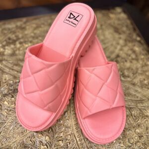 New Dirty Laundry Ladies sandals